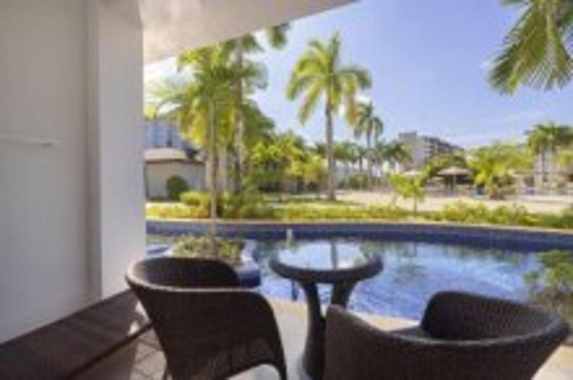 Luxury Junior Suite Swim Out Diamond Club
