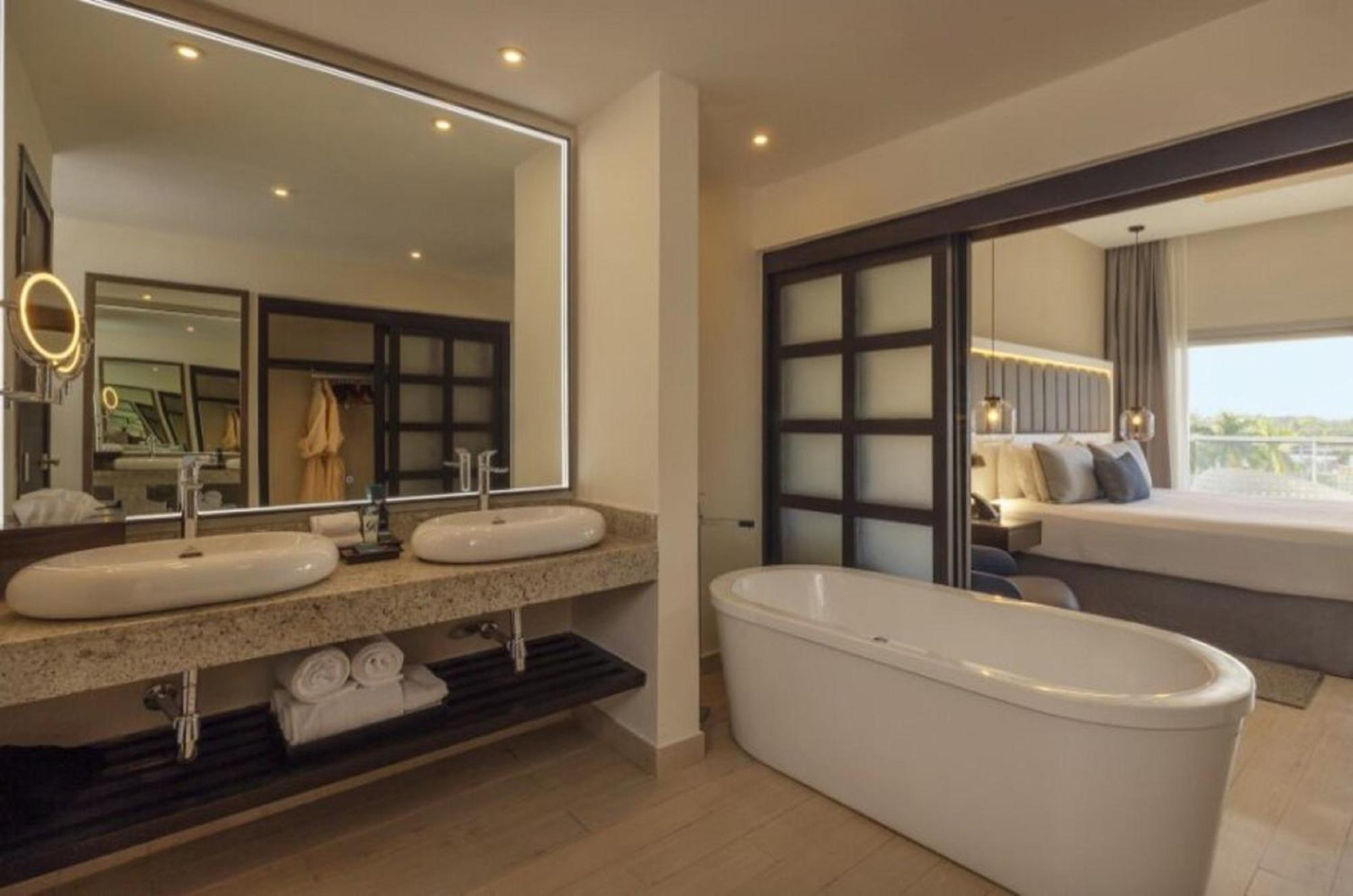 Luxury Presidential Jacuzzi Ocean view Two Bedroom Suite Diamond Club