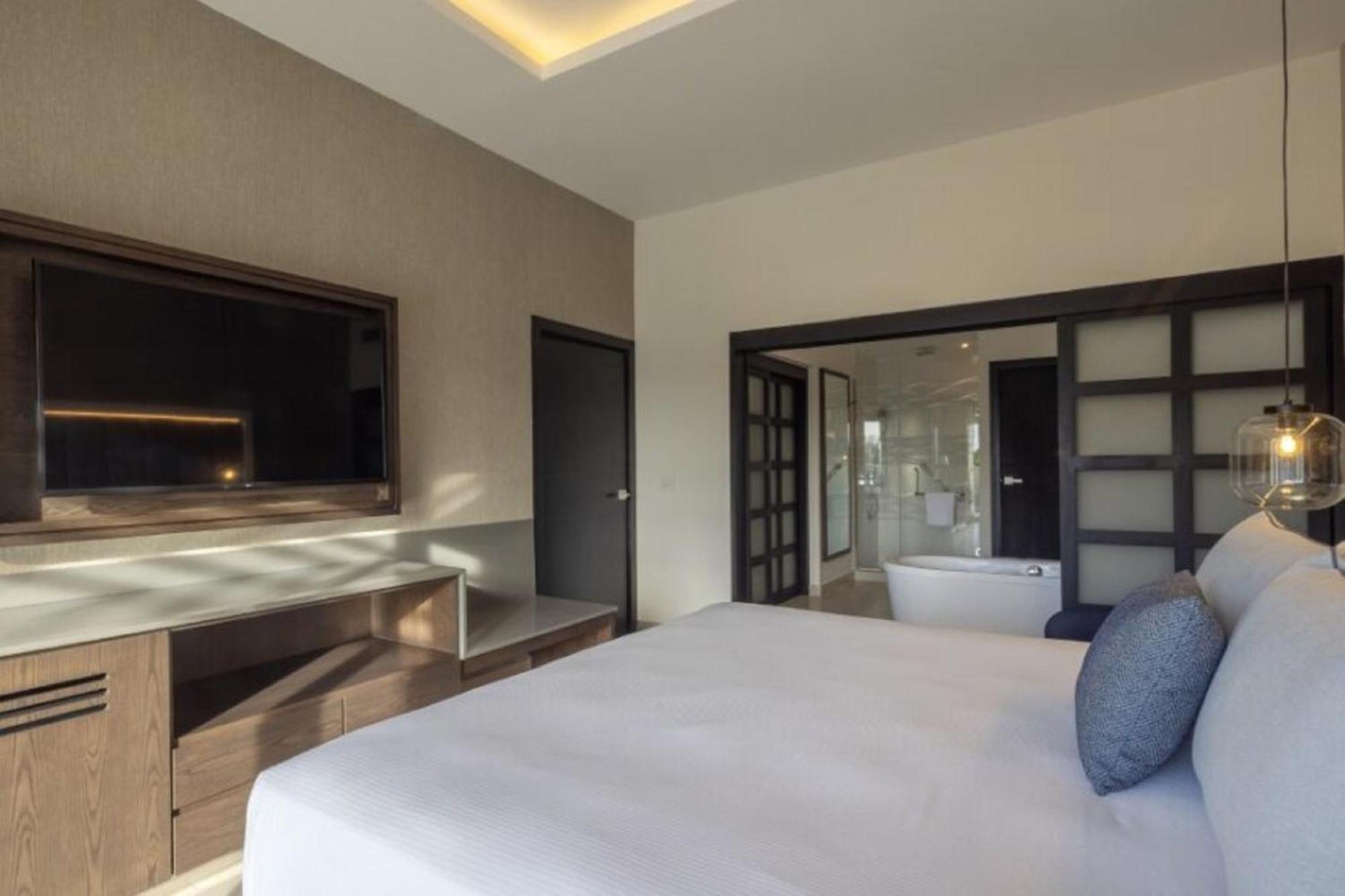 Luxury Presidential Jacuzzi Ocean view Two Bedroom Suite Diamond Club